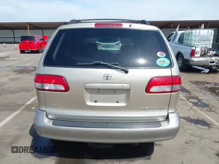 2002 Toyota Sienna LE with VIN 4T3ZF13C32U486822, listed as a IAAI auction lot 42019920 with 212,606 mi miles. Bid and sale history available at carsss.com. Image 16.