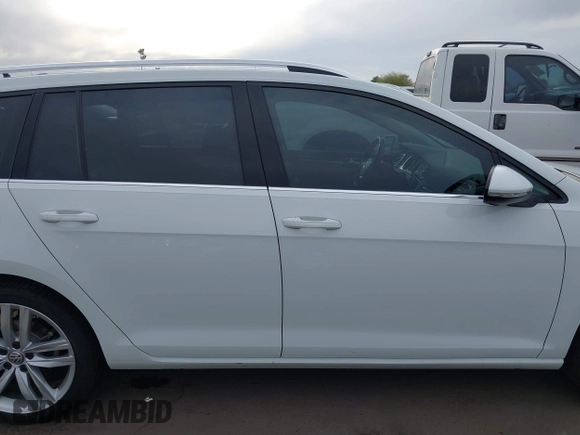2017 Volkswagen Golf S z VIN 3VWC17AU2HM527113, wystawiony jako IAAI lot #41713423 z przebiegiem 47 796 mil mil oraz . Historia ofert i sprzedaży dostępna na DreamBid. Obrazek 14.