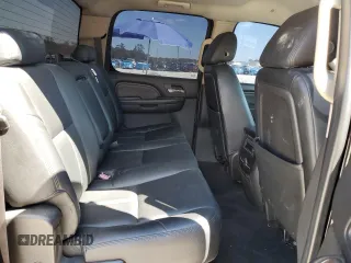 2008 GMC Sierra Denali z VIN 2GTEC638481135144, wystawiony jako Copart lot #70402884 z przebiegiem 211 510 mil mil oraz Czysty tytuł • Clean title. Historia ofert i sprzedaży dostępna na DreamBid. Obrazek 10.