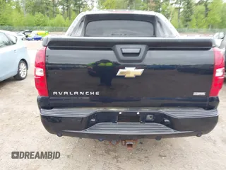 2009 Chevrolet Avalanche 2LT z VIN 3GNFK22069G179318, wystawiony jako IAAI lot #42308093 z przebiegiem 153 229 mil mil oraz . Historia ofert i sprzedaży dostępna na DreamBid. Obrazek 12.
