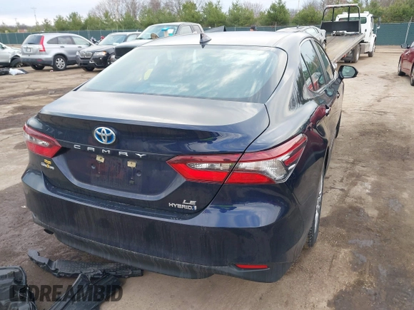 2021 Toyota Camry Hybrid LE with VIN 4T1C31AKXMU565585, listed as a IAAI auction lot 41057955 with 31,976 mi miles. Bid and sale history available at carsss.com. Image 4.