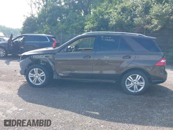 2012 Mercedes-Benz M 350 with VIN 4JGDA5HB1CA047095, listed as a IAAI auction lot 42629719 with 152,488 mi miles and . Bid and sale history available at DreamBid. Image 15.