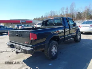 2000 GMC Sonoma SLS w/1SJ Pkg with VIN 1GTCT19W5Y8181305, listed as a IAAI auction lot 41694074 with 243,564 mi miles. Bid and sale history available at carsss.com. Image 4.