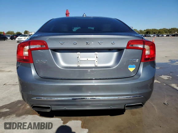 2017 Volvo S60 Inscription z VIN LYV402HK2HB150225, wystawiony jako Copart lot #80588184 z przebiegiem 53 910 mil mil oraz Szkoda całkowita • Salvage title. Historia ofert i sprzedaży dostępna na DreamBid. Obrazek 6.