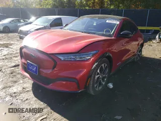 2021 Ford Mustang Mach-E Premium z VIN 3FMTK3SU0MMA57645, wystawiony jako Copart lot #63300732 z przebiegiem 14 776 mil mil oraz . Historia ofert i sprzedaży dostępna na DreamBid. Obrazek 2.
