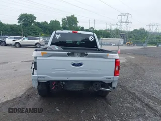 2021 Ford F-150 XL z VIN 1FTEW1EP5MKE17091, wystawiony jako IAAI lot #42413293 z przebiegiem 57 042 mil mil oraz . Historia ofert i sprzedaży dostępna na DreamBid. Obrazek 17.