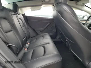 2021 Tesla Model 3 Performance z VIN 5YJ3E1EC5MF064890, wystawiony jako Copart lot #57186755 z przebiegiem 47 830 mil mil oraz Szkoda całkowita • Salvage title. Historia ofert i sprzedaży dostępna na DreamBid. Obrazek 10.