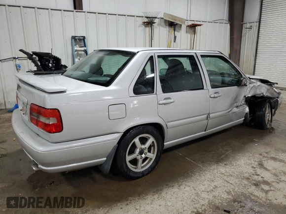 1999 Volvo S70 z VIN YV1LT56D8X2580778, wystawiony jako Copart lot #69043594 z przebiegiem 166 718 mil mil oraz Szkoda całkowita • Salvage title. Historia ofert i sprzedaży dostępna na DreamBid. Obrazek 3.