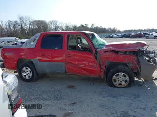 2002 Chevrolet Avalanche with VIN 3GNEC13T42G146979, listed as a IAAI auction lot 41709022 with 271,938 mi miles. Bid and sale history available at carsss.com. Image 13.