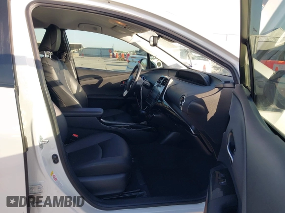 2017 Toyota Prius Two with VIN JTDKARFU4H3535752, listed as a IAAI auction lot 41975718 with 304,314 mi miles. Bid and sale history available at carsss.com. Image 5.