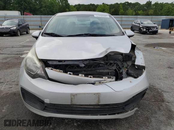 2013 Kia Rio LX z VIN KNADM4A35D6280066, wystawiony jako Copart lot #57293585 z przebiegiem 129 281 mil mil oraz Szkoda całkowita • Salvage title. Historia ofert i sprzedaży dostępna na DreamBid. Obrazek 5.