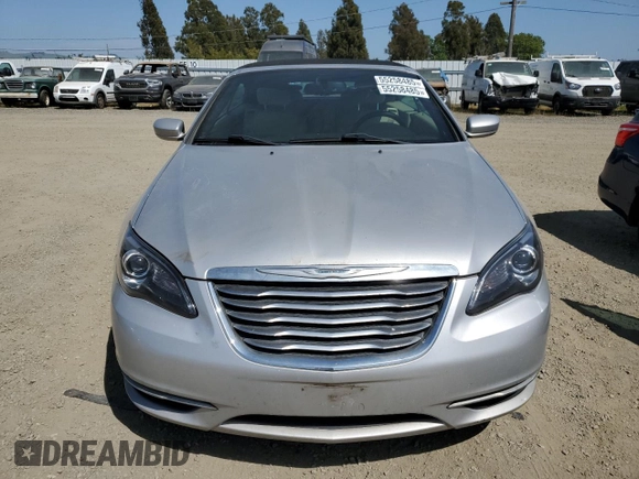 2011 Chrysler 200 Touring with VIN 1C3BC2EB0BN532266, listed as a Copart auction lot 55258485 with 171,210 mi miles and Clean Title. Bid and sale history available at DreamBid. Image 5.