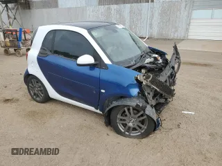 2016 Smart fortwo Passion z VIN WMEFJ5DA9GK062214, wystawiony jako Copart lot #61179715 z przebiegiem 58 152 mil mil oraz Czysty tytuł • Clean title. Historia ofert i sprzedaży dostępna na DreamBid. Obrazek 4.