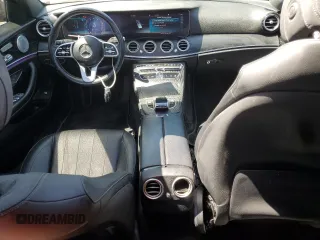 2020 Mercedes-Benz E 350 z VIN W1KZF8DB9LA809419, wystawiony jako Copart lot #57158485 z przebiegiem 61 201 mil mil oraz Szkoda całkowita • Salvage title. Historia ofert i sprzedaży dostępna na DreamBid. Obrazek 8.