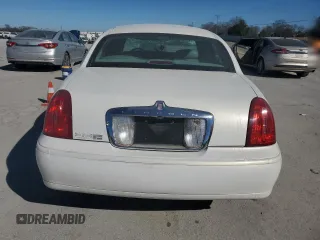 2000 Lincoln Town Car Signature z VIN 1LNHM82W2YY813274, wystawiony jako Copart lot #47288135 z przebiegiem 110 192 mil mil oraz Czysty tytuł • Clean title. Historia ofert i sprzedaży dostępna na DreamBid. Obrazek 6.