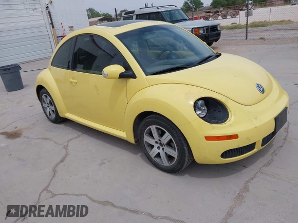 2006 Volkswagen New Beetle Coupe with VIN 3VWRR31C06M415572, listed as a IAAI auction lot 41979588 with 76,044 mi miles. Bid and sale history available at carsss.com. Image 1.