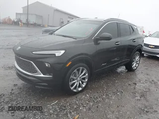 2024 Buick Encore GX Avenir с VIN KL4AMGSL2RB030038, выставлен на аукционе IAAI как лот 41425381 с пробегом 4 441 миль миль и . История ставок и продаж доступна на DreamBid. Изображение 2.