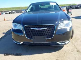 2019 Chrysler 300 Limited with VIN 2C3CCAKG8KH610865, listed as a IAAI auction lot 41668294 with 121,656 mi miles. Bid and sale history available at carsss.com. Image 6.