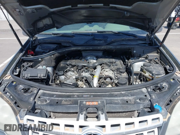 2011 Mercedes-Benz M ML 350 BlueTEC with VIN 4JGBB2FB8BA625553, listed as a IAAI auction lot 42063572 with 186,918 mi miles. Bid and sale history available at carsss.com. Image 10.