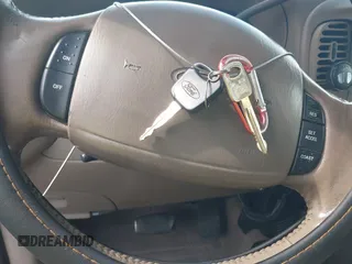 2000 Ford F-150 XL с VIN 1FTRX18L8YNA68942, выставлен на аукционе IAAI как лот 42735805 с пробегом Не указан миль и . История ставок и продаж доступна на DreamBid. Изображение 11.