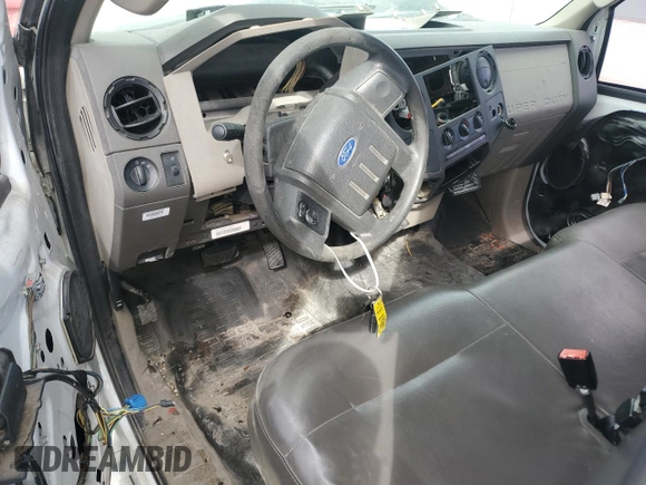 2009 Ford F-250 XL with VIN 1FTNF21509EA40914, listed as a Copart auction lot 44784735 with Not Provided miles and Non Repairable. Bid and sale history available at DreamBid. Image 8.
