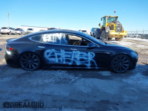 2013 Tesla Model S with VIN 5YJSA1CNODFP07903, listed as a IAAI auction lot 41281788 with Not Provided miles. Bid and sale history available at carsss.com. Image 13.
