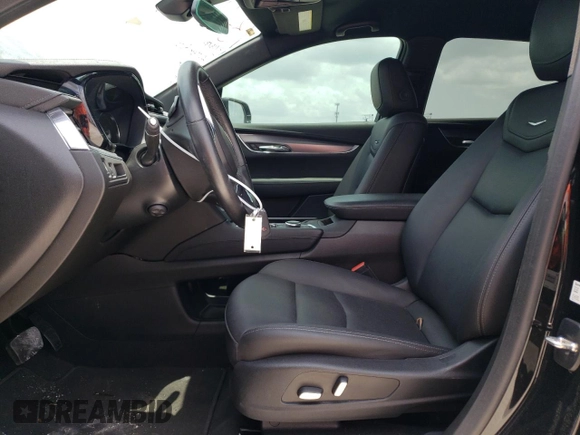 2020 Cadillac XT5 Luxury FWD z VIN 1GYKNAR49LZ197878, wystawiony jako Copart lot #54727524 z przebiegiem 37 990 mil mil oraz Nie do naprawy • Non repairable. Historia ofert i sprzedaży dostępna na DreamBid. Obrazek 7.