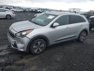 2017 Kia Niro LX with VIN KNDCB3LC7H5055073, listed as a IAAI auction lot 41517938 with 134,586 mi miles. Bid and sale history available at carsss.com. Image 2.