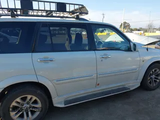 2005 Suzuki XL-7 LX with VIN JS3TY92V654107820, listed as a IAAI auction lot 41437897 with 152,773 mi miles. Bid and sale history available at carsss.com. Image 14.
