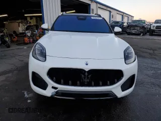 2023 Maserati Grecale Modena z VIN ZN682AVM9P7429488, wystawiony jako Copart lot #59831313 z przebiegiem 2103 mil mil oraz . Historia ofert i sprzedaży dostępna na DreamBid. Obrazek 5.