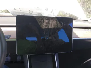 2020 Tesla Model 3 Performance z VIN 5YJ3E1EC2LF587069, wystawiony jako IAAI lot #42063691 z przebiegiem Nie podano mil oraz . Historia ofert i sprzedaży dostępna na DreamBid. Obrazek 7.