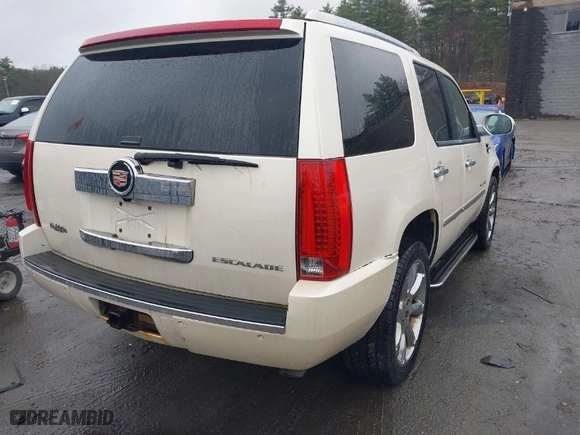 2008 Cadillac Escalade with VIN 1GYFK63808R108080, listed as a IAAI auction lot 41972904 with 135,435 mi miles. Bid and sale history available at carsss.com. Image 4.