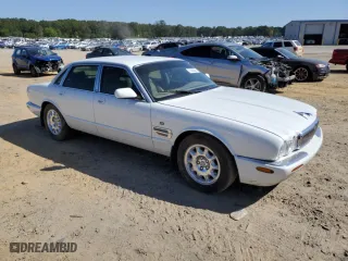 2000 Jaguar XJ with VIN SAJDA14C2YLF11720, listed as a Copart auction lot 73523584 with 119,188 mi miles and Clean Title. Bid and sale history available at carsss.com. Image 4.