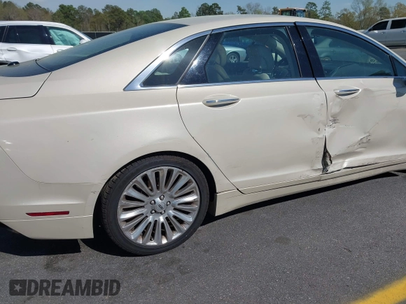 2016 Lincoln MKZ with VIN 3LN6L2J93GR618252, listed as a IAAI auction lot 41890213 with 96,414 mi miles and . Bid and sale history available at DreamBid. Image 18.