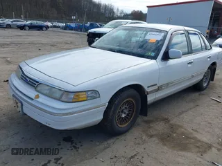 1993 Ford Crown Victoria z VIN 2FACP74W2PX101414, wystawiony jako IAAI lot #42001080 z przebiegiem 76 046 mil mil oraz . Historia ofert i sprzedaży dostępna na DreamBid. Obrazek 2.