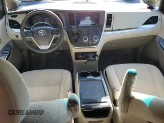 2015 Toyota Sienna LE AAS с VIN 5TDKK3DC3FS536567, выставлен на аукционе Copart как лот 53286655 с пробегом 269 828 миль миль и Списание • Salvage title. История ставок и продаж доступна на DreamBid. Изображение 8.