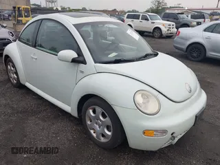 2002 Volkswagen Beetle GLS z VIN 3VWCK21C62M457825, wystawiony jako IAAI lot #42284650 z przebiegiem 86 368 mil mil oraz . Historia ofert i sprzedaży dostępna na DreamBid. Obrazek 1.
