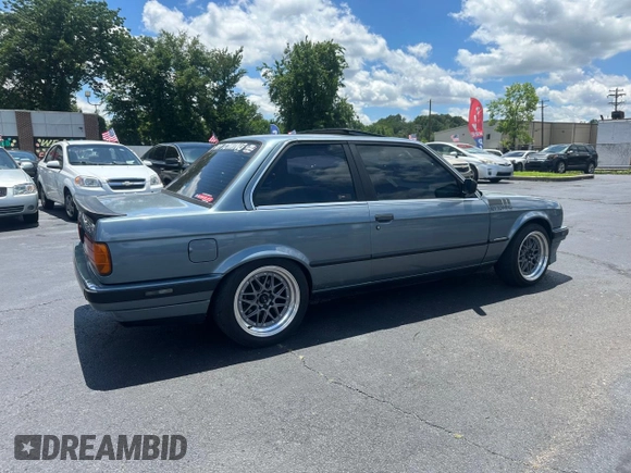 1989 BMW 3 Series 325is z VIN WBAAA2306K4259822, wystawiony jako Copart lot #60571445 z przebiegiem 125 750 mil mil oraz Czysty tytuł • Clean title. Historia ofert i sprzedaży dostępna na DreamBid. Obrazek 4.