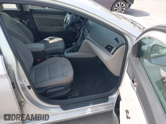 2018 Hyundai Elantra SEL z VIN 5NPD84LFXJH305253, wystawiony jako IAAI lot #42078772 z przebiegiem 122 065 mil mil oraz . Historia ofert i sprzedaży dostępna na DreamBid. Obrazek 5.