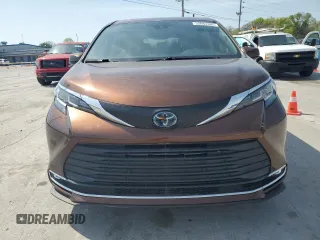2021 Toyota Sienna XLE with VIN 5TDYRKEC1MS045992, listed as a Copart auction lot 52883385 with 47,847 mi miles and Clean Title. Bid and sale history available at DreamBid. Image 5.