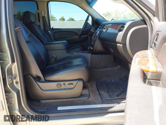 2008 Chevrolet Tahoe 3LT with VIN 1GNFC13018R154833, listed as a IAAI auction lot 42232738 with 243,993 mi miles and . Bid and sale history available at DreamBid. Image 5.