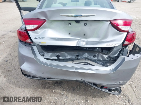 2016 Chrysler 200 Limited with VIN 1C3CCCAB0GN183682, listed as a IAAI auction lot 41897334 with 33,371 mi miles. Bid and sale history available at carsss.com. Image 6.