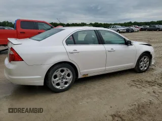 2010 Ford Fusion SE z VIN 3FAHP0HA0AR335424, wystawiony jako Copart lot #58853845 z przebiegiem 168 793 mil mil oraz Szkoda całkowita • Salvage title. Historia ofert i sprzedaży dostępna na DreamBid. Obrazek 3.