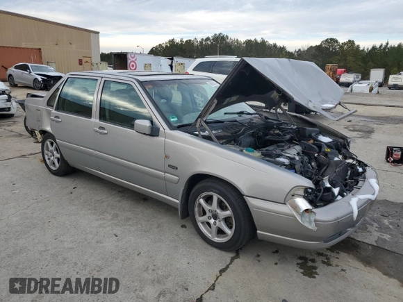1998 Volvo S70 z VIN YV1LS5676W1522671, wystawiony jako Copart lot #88859815 z przebiegiem 185 585 mil mil oraz Szkody całkowita. Historia ofert i sprzedaży dostępna na DreamBid. Obrazek 4.