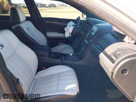 2019 Chrysler 300 S z VIN 2C3CCABG8KH538131, wystawiony jako IAAI lot #41342680 z przebiegiem 85 878 mil mil oraz . Historia ofert i sprzedaży dostępna na DreamBid. Obrazek 5.