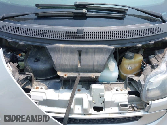 2009 Smart fortwo Pure with VIN WMEEJ31X39K276062, listed as a IAAI auction lot 42383073 with 108,190 mi miles and . Bid and sale history available at DreamBid. Image 10.