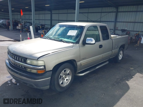 2000 Chevrolet Silverado 1500 LS with VIN 2GCEC19T1Y1227911, listed as a IAAI auction lot 41982621 with 403,945 mi miles. Bid and sale history available at carsss.com. Image 2.
