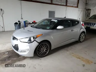2015 Hyundai Veloster z VIN KMHTC6AD6FU229739, wystawiony jako Copart lot #58448045 z przebiegiem 163 030 mil mil oraz Czysty tytuł • Clean title. Historia ofert i sprzedaży dostępna na DreamBid. Obrazek 1.