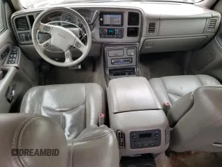 2006 GMC Sierra Denali z VIN 2GTEK63N561158633, wystawiony jako Copart lot #54572255 z przebiegiem 181 631 mil mil oraz Szkody całkowita. Historia ofert i sprzedaży dostępna na DreamBid. Obrazek 8.