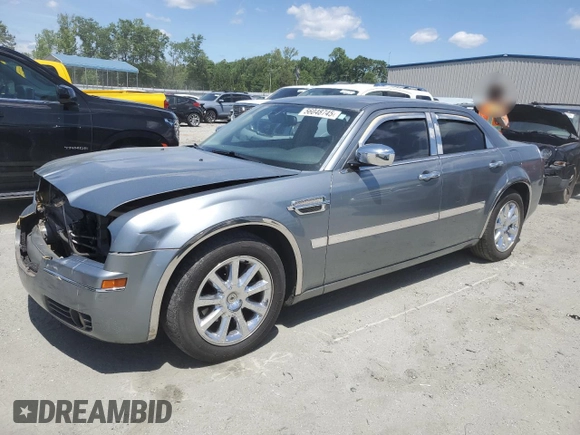 2007 Chrysler 300 Touring z VIN 2C3KA53G07H833643, wystawiony jako Copart lot #56048745 z przebiegiem 191 871 mil mil oraz Szkoda całkowita • Salvage title. Historia ofert i sprzedaży dostępna na DreamBid. Obrazek 1.